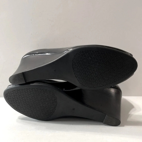 Tory Burch Black Jade Patent Leather Peep Toe Slip On Pump Wedges Size 9.5 - Picture 9 of 10